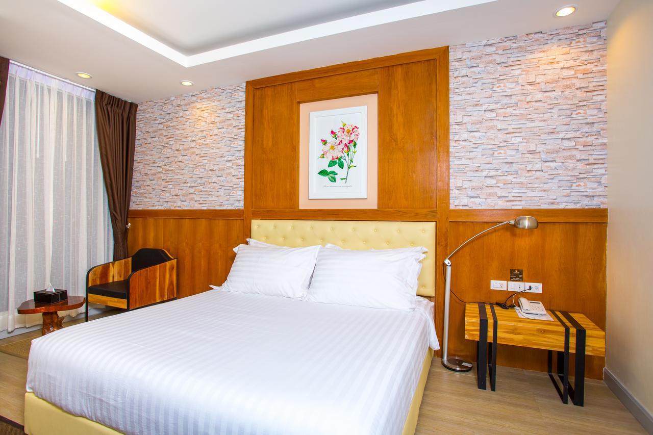 Triple B Boutique Residence Сирача Экстерьер фото